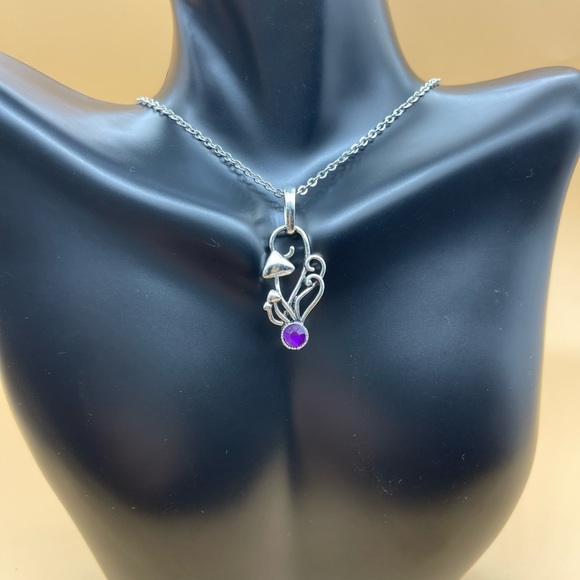 Antique Silver Mushroom Stone Necklace - Picture 4 of 6